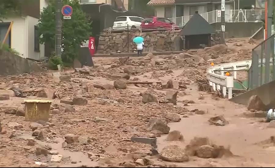 جاپان کے مغربی حصوں میں سیلاب اور لینڈ سلائیڈنگ کی تباہ کاریاں جاری
