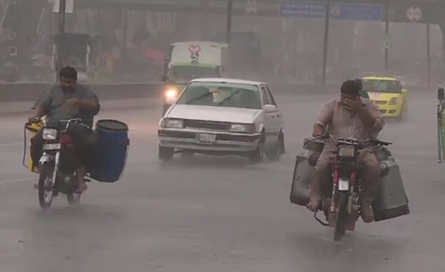 لاہور میں موسلادھار بارش،نشیبی علاقے ڈوب گئے