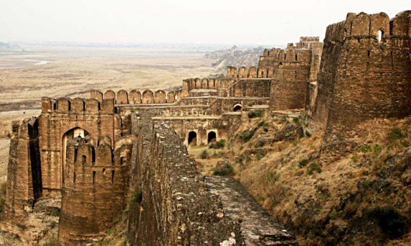 جہلم ، قلعہ روہتاس محکمہ آثار قدیمہ کی عدم توجہی کے باعث اپنی شان کھونے لگا