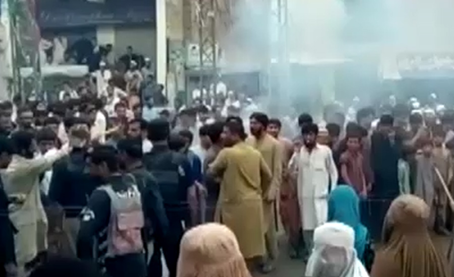 پشاور کے نواحی علاقوں میں بجلی کی لوڈشیڈنگ، شہری سڑکوں پر نکل آئے