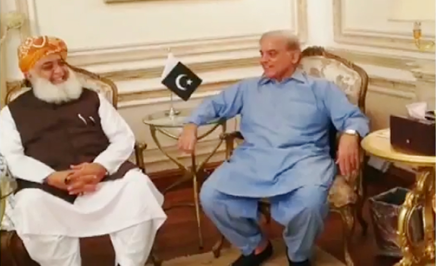 مولانا فضل الرحمٰن شہباز شریف سے ملاقات کیلئے لاہور پہنچ گئے