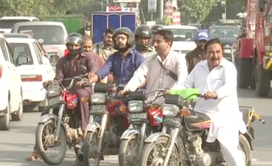 راولپنڈی میں بھی بغیر ہیلمٹ موٹرسائیکل چلانے پر پابندی لگ گئی