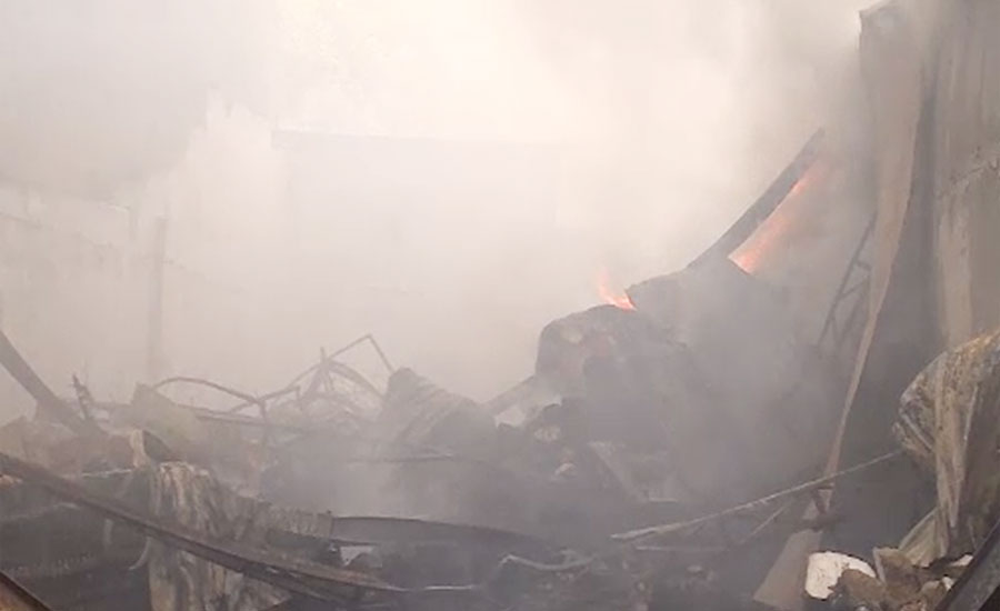 کراچی ، نیو کراچی میں روئی کے گودام میں بھڑکنے والی آگ دو گھنٹے بعد بجھا دی گئی