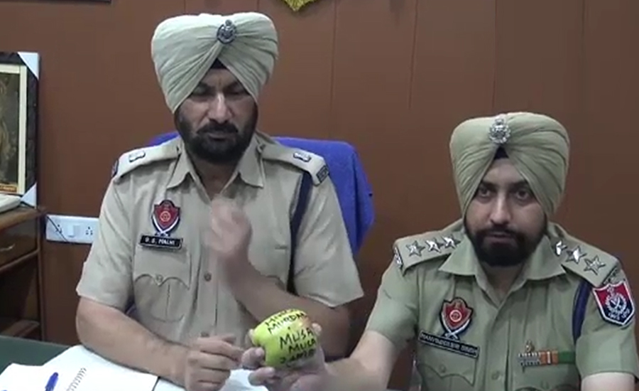 بھارتی پنجاب کی پولیس نے پاکستان سے بھیجے گئے دو سیبوں کو گرفتار کرلیا