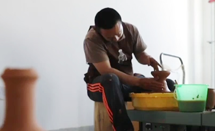 چین میں مٹی کے برتن بنانے کا روایتی طریقہ