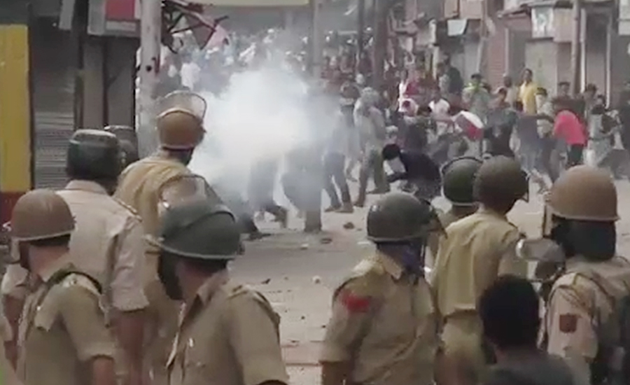 سرینگر،کشمیریوں کا لال چوک کی جانب مارچ،بھارتی افواج نے جگہ جگہ مورچے بنا دیئے