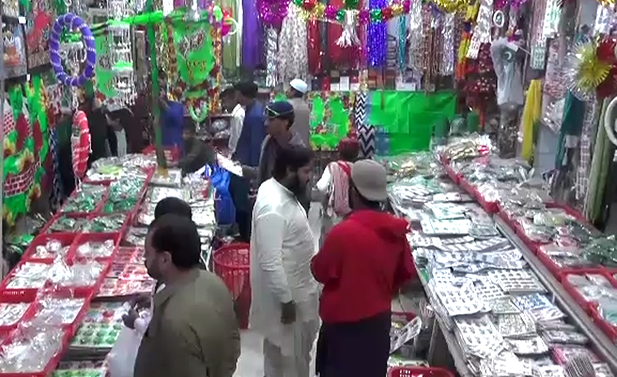 راولپنڈی، شہری 12 ربیع الاول کے مبارک  دن کو منانے کے لیئے سجاوٹی اشیاء کی خریداری میں مگن
