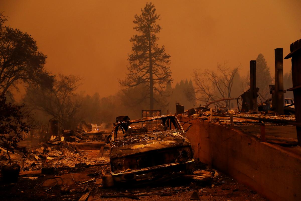 امریکی ریاست کیلی فورنیا کے جنگلات میں لگنے والی آگ سے پانچ افراد ہلاک