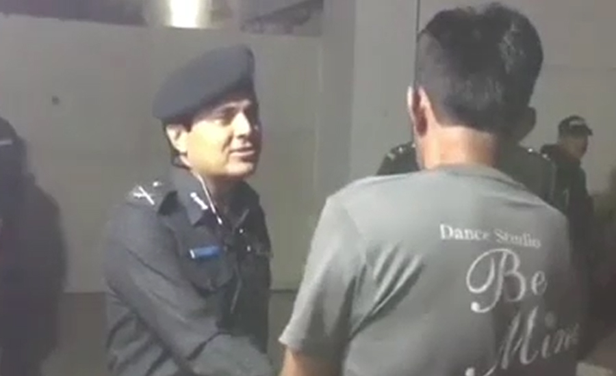 کراچی پولیس چیف ڈاکٹر امیر شیخ کا رات گئے مختلف قونصل خانوں کا اچانک دورہ