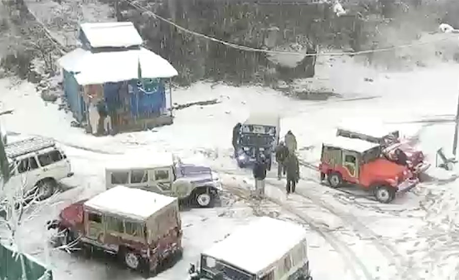 خوبصورت سیاحتی مقام شوگراں میں برف باری کا سلسلہ شروع