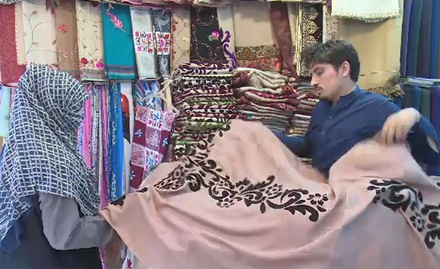 پشاور ، سردی کی شدت بڑھتے ہی گرم شالوں کی مانگ میں اضافہ