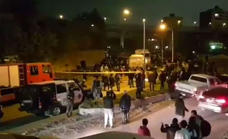 قاہرہ میں سڑک کنارے بم پھٹنے سے تین غیر ملکی سیاح سمیت چار افراد ہلاک
