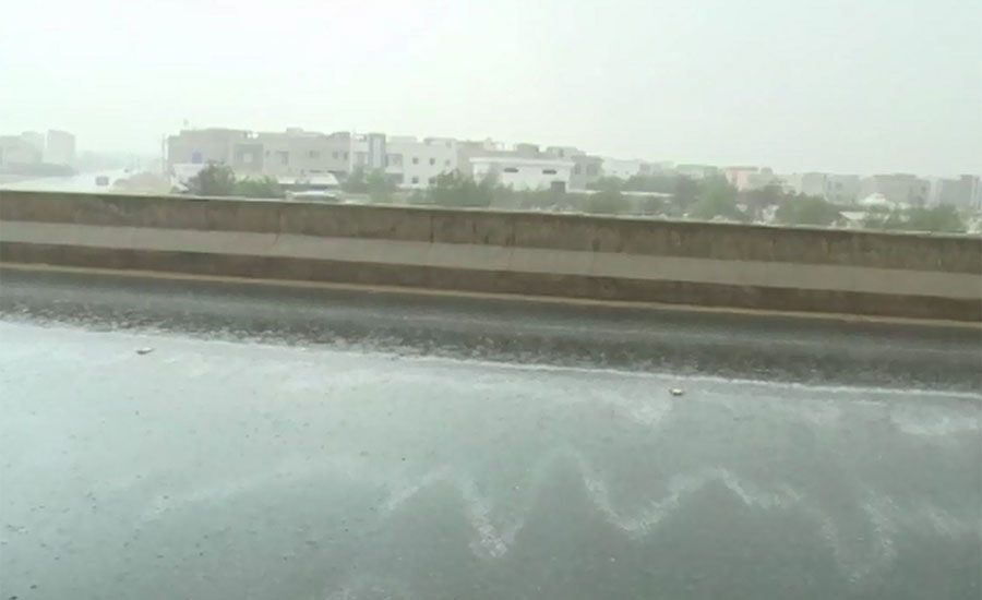 کراچی میں موسم سرما کی پہلی بارش برس پڑی