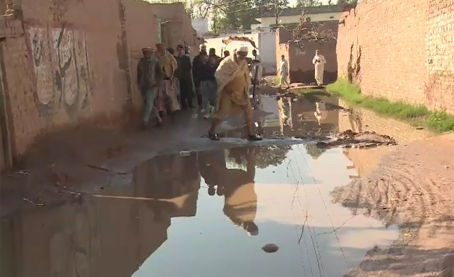 پشاور ، احمد زئی میں نالے کی بندش کے باعث علاقہ تالاب میں تبدیل