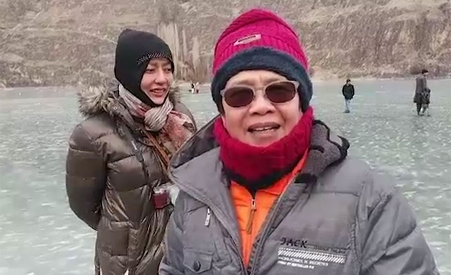 برف سے جمی خلتی جھیل ملکی اور غیرملکی سیاحوں کی توجہ کا مرکز بن گئی