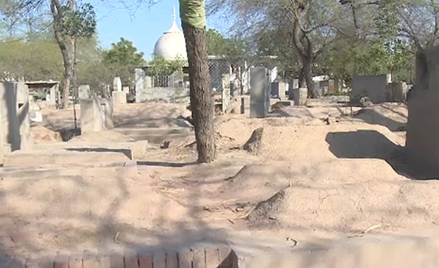 فیصل آباد میں محکمہ اوقاف کے افسر قبرستان کی زمین بھی بیچنے لگے
