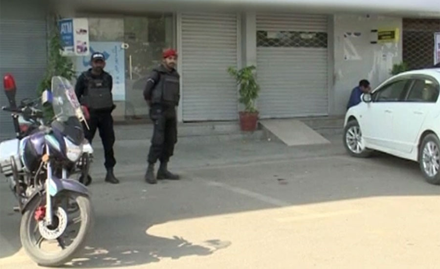 کراچی ، نجی بینک میں نائٹ شفٹ پر تعینات سکیورٹی گارڈ 65 لاکھ روپے لے اڑا