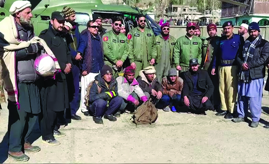 پاک فوج ‏نے برفباری میں وادی سپت کوہستان میں پھنسے 7افراد کو بچالیا