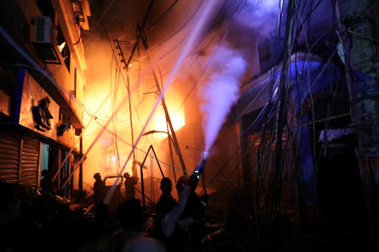 ڈھاکہ میں 4منزلہ عمارت میں آتشزدگی سے 70 افراد ہلاک