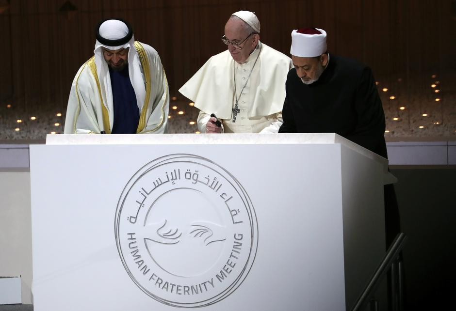 یمن اور لیبیا سمیت دیگر جنگ زدہ علاقوں میں امن قائم ہونا چاہیے ، پوپ فرانسس