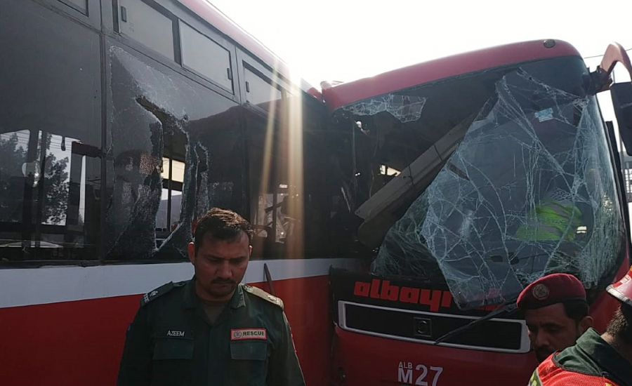 لاہور ، گجومتہ کے قریب دو میٹرو بسوں میں تصادم ، ایک خاتون جاں بحق