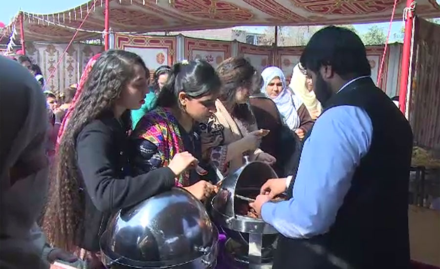 پشاور ، موسم بہار کے استقبال کیلئے طالبات کی جانب سے رنگارنگ میلے کا انعقاد