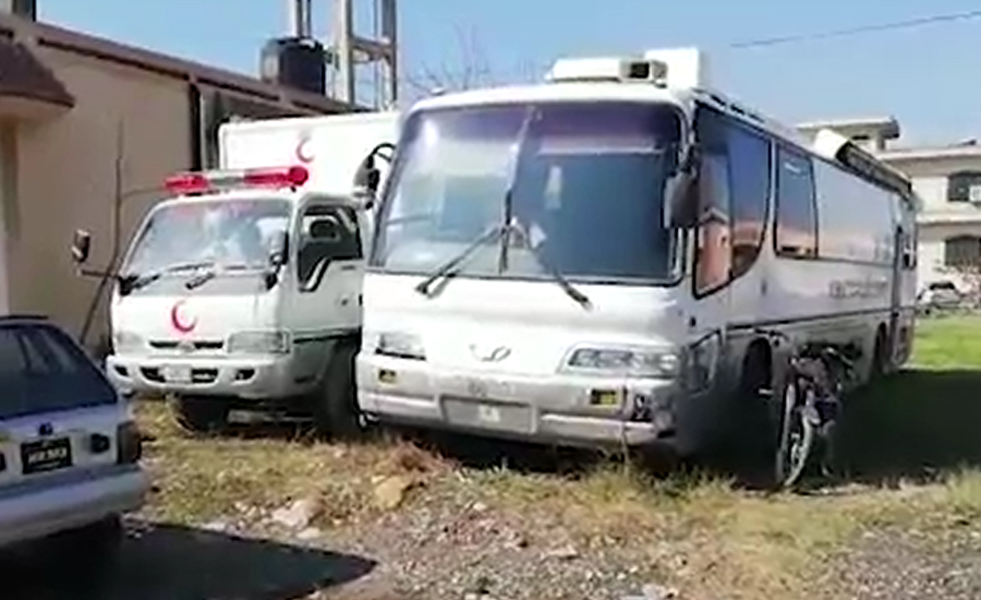 پشاور ، قبائلی اضلاع کیلئے خریدی 28موبائل اسپتال گاڑیاں کھڑی کھڑی ناکارہ
