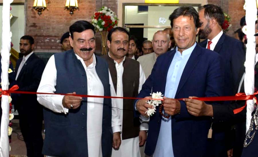 وزیر اعظم نے نئی ٹرین جناح ایکسپریس کا افتتاح کر دیا ‏