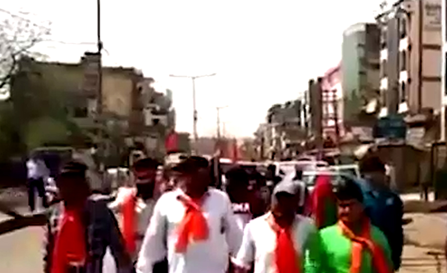 نئی دہلی ، گروگرام میں ہندو انتہا پسند تلواریں لیکر سڑکوں پر نکل آئے ‏