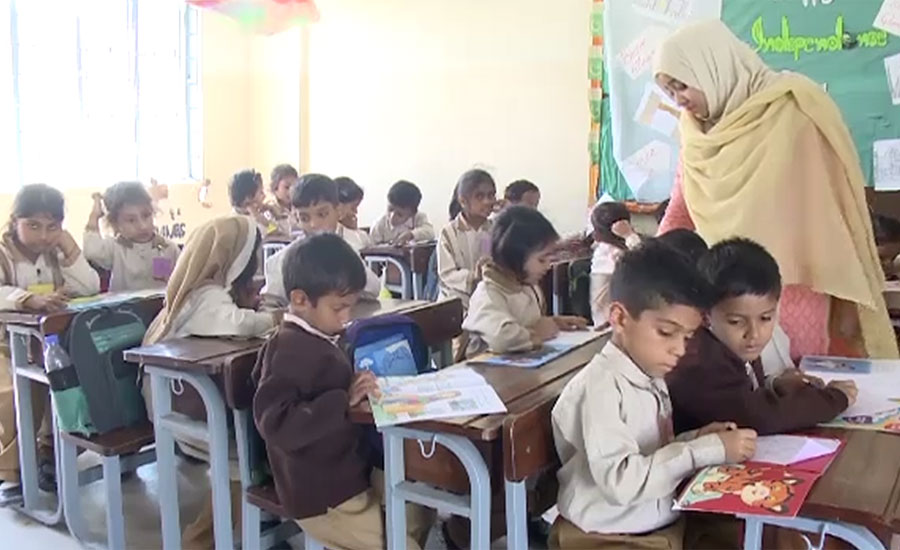 کراچی ، نجی اسکولز کو یونیفارمز اور کورسز کی مارکیٹ ریٹ پر فروخت کا پابند بنانے کا فیصلہ