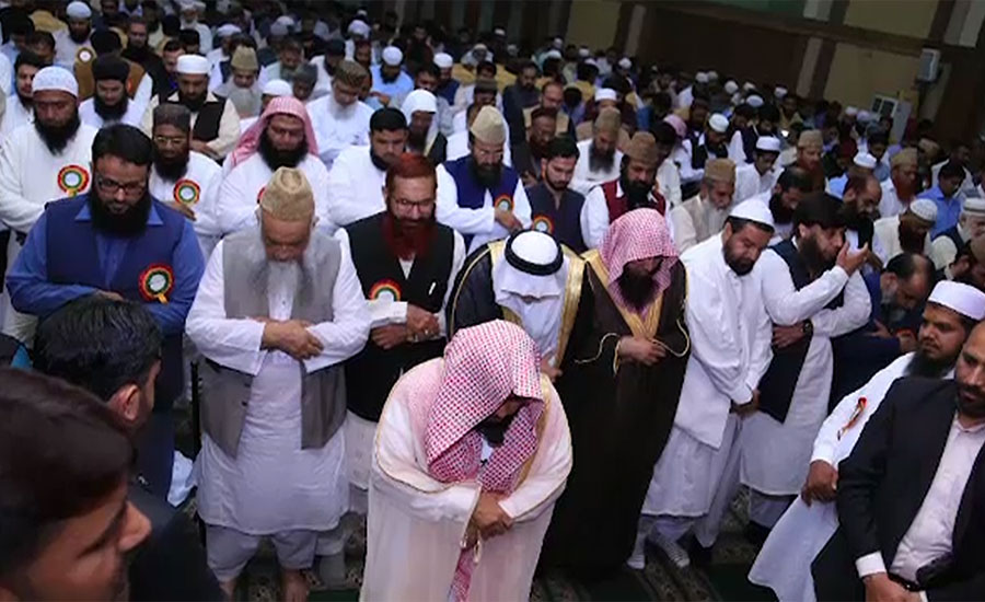 امام کعبہ نے بادشاہی مسجد لاہور میں نماز مغرب کی امامت کرائی