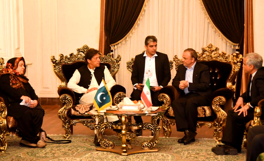 وزیر اعظم عمران خان تہران پہنچ گئے