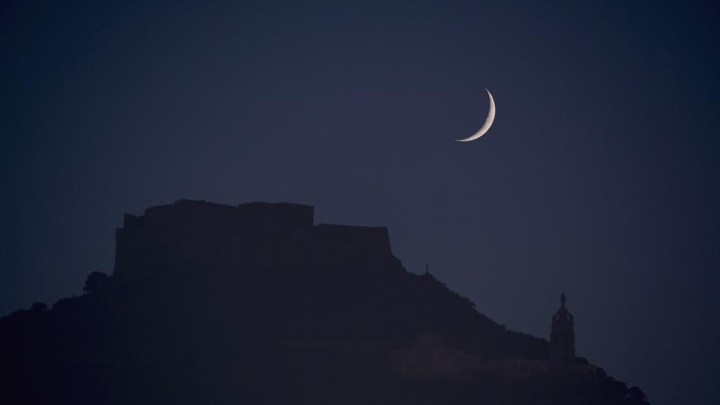 شوال کا چاند نظر آگیا ،  عید الفطر آج منائی جائیگی