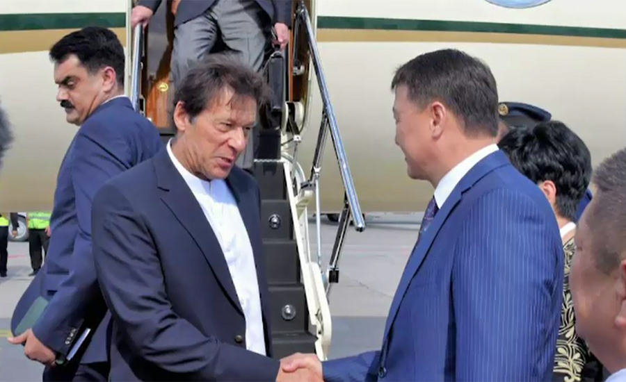 وزیراعظم عمران خان دو روزہ سرکاری دورے پر کرغزستان پہنچ گئے