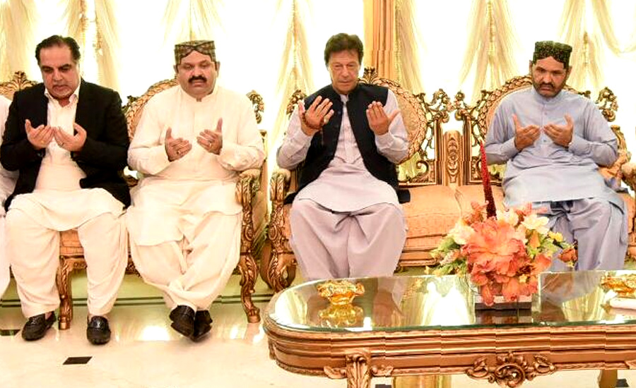 وزیر اعظم کی خان گڑھ آمد ، علی محمد مہر  کےانتقال پر ورثا سے تعزیت کی