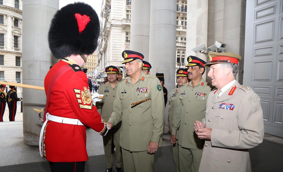 آرمی چیف جنرل قمر باجوہ کا برطانوی وزارت دفاع کا دورہ، دو طرفہ فوجی تعاون پر بات چیت