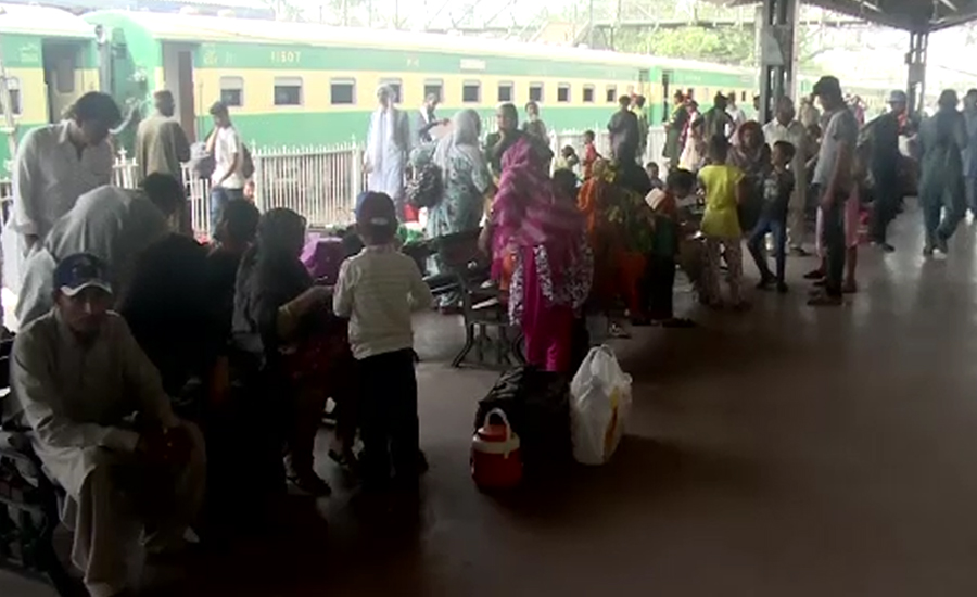 کراچی سے دوسری عید اسپیشل ٹرین لاہور روانہ