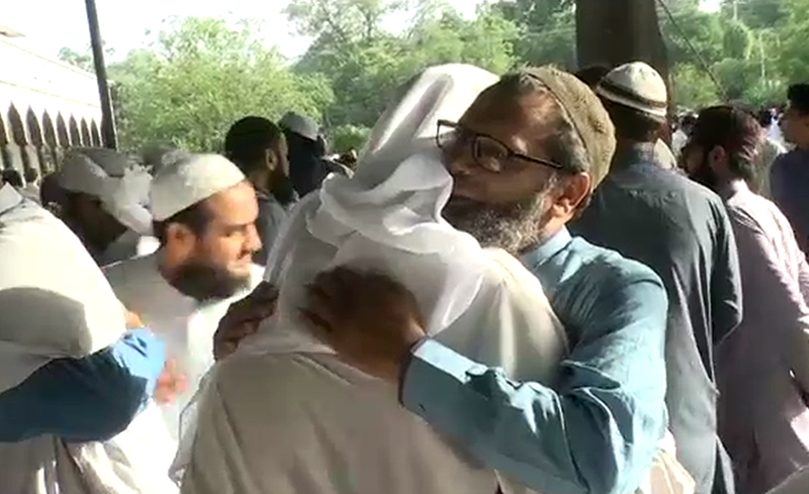 لاہور میں مختلف مقامات پر نماز عید ادا کی گئی