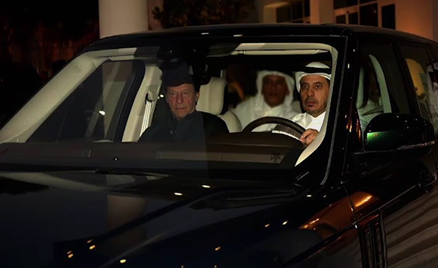 قطری وزیر اعظم نے عمران خان کی گاڑی خود ڈرائیو کی