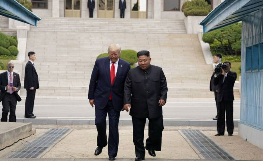 ڈونلڈ ٹرمپ شمالی کوریا میں قدم رکھنے والے پہلے امریکی صدر بن گئے