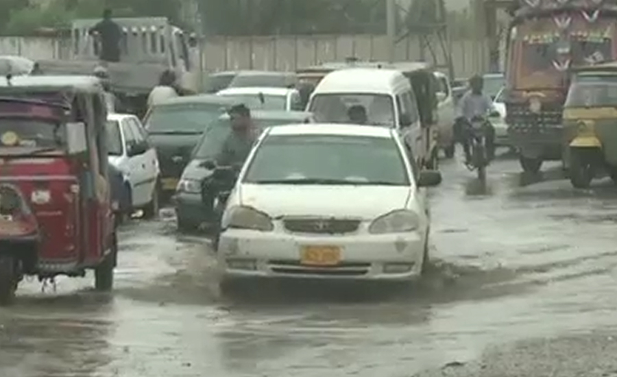 مون سون کا کراچی میں پہلا سپیل ، سڑکیں پانی پانی ہو گئیں ‏