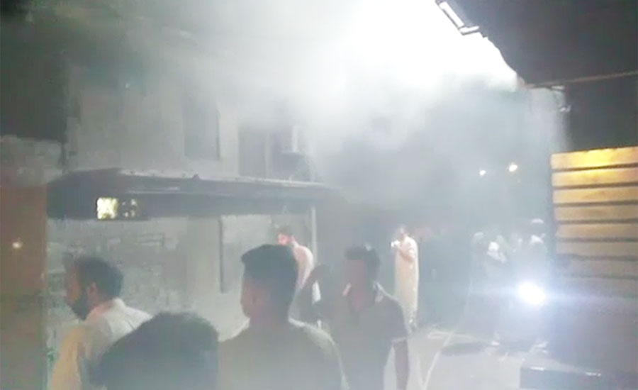 لاہور کے علاقے شادباغ میں گتہ فیکٹری میں لگی آگ پر قابو پایا لیا گیا