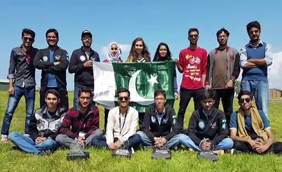 برطانیہ میں ڈرون اور ہیلی کاپٹر مقابلے ، پاکستانی طلبہ نے میدان مارلیا