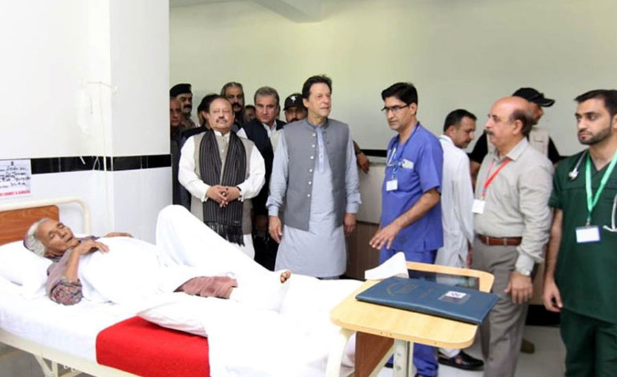 وزیر اعظم کا زلزلہ متاثرہ علاقے کا دورہ ، زخمیوں کی عیادت کی
