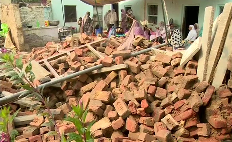 زلزلے سے متاثرہ جاتلاں کے نواحی گاؤں کے مکین امدادی ٹیموں کے منتظر
