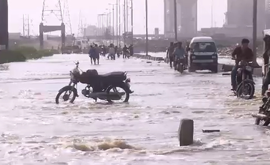مون سون بارشوں کے دوران کراچی لاوارث نظر آنے لگا