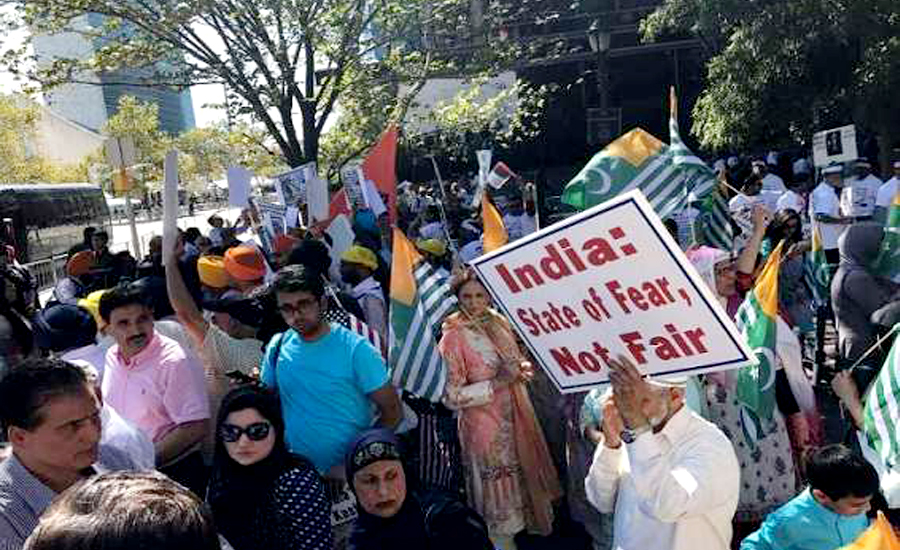 شکاگو، بھارتی قونصلیٹ کے سامنے کشمیر میں مظالم کیخلاف احتجاج