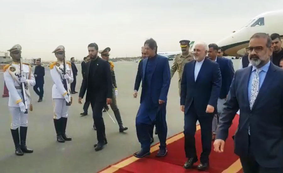 وزیراعظم عمران خان ایک روزہ دورے پر ایران پہنچ گئے
