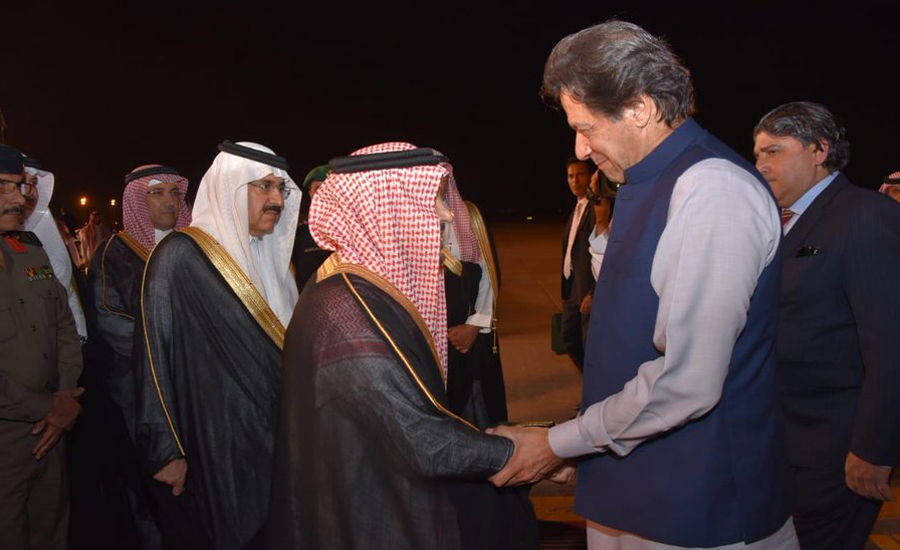 وزیراعظم عمران خان کا مصالحتی مشن، ایک روزہ دورے پر سعودی عرب  پہنچ گئے