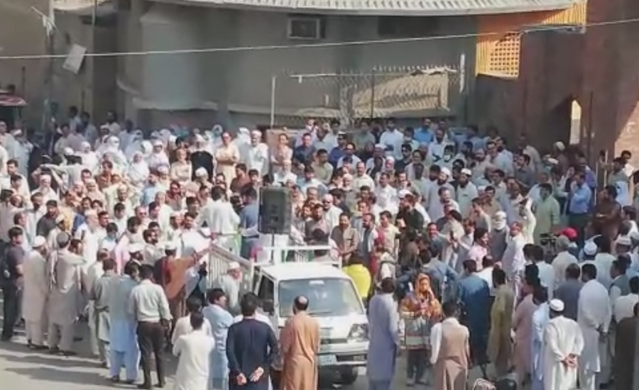 پشاور میں ڈاکٹروں کا احتجاج سولہویں روز بھی جاری